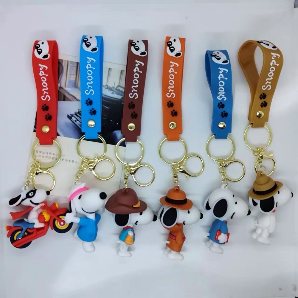 Men Shoes Models - 2026 New The Cartoon Snoopy Keychain